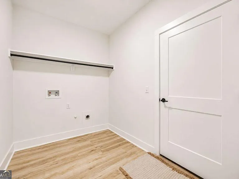 100 Carrington Way — Photo 28