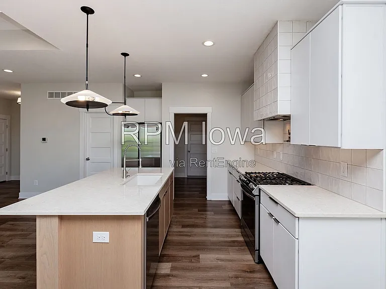 5901 NE Sherman Dr — Photo 7
