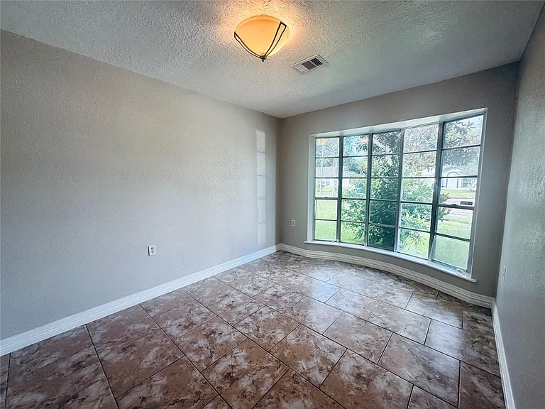 12211 Wessex Dr — Photo 5
