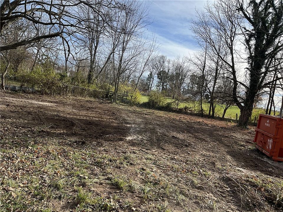 1st image of 407 Jackson Pl