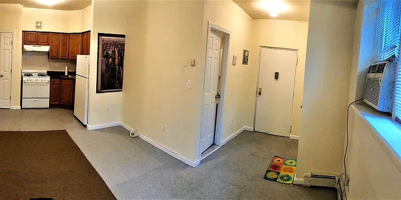 Sold by Dom Realty | media 25