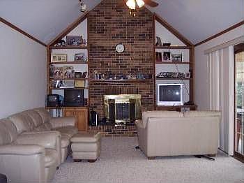 5th image of 214 S Brook Hill Ln