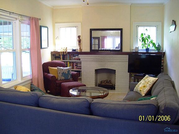 3rd image of 223 Clay St