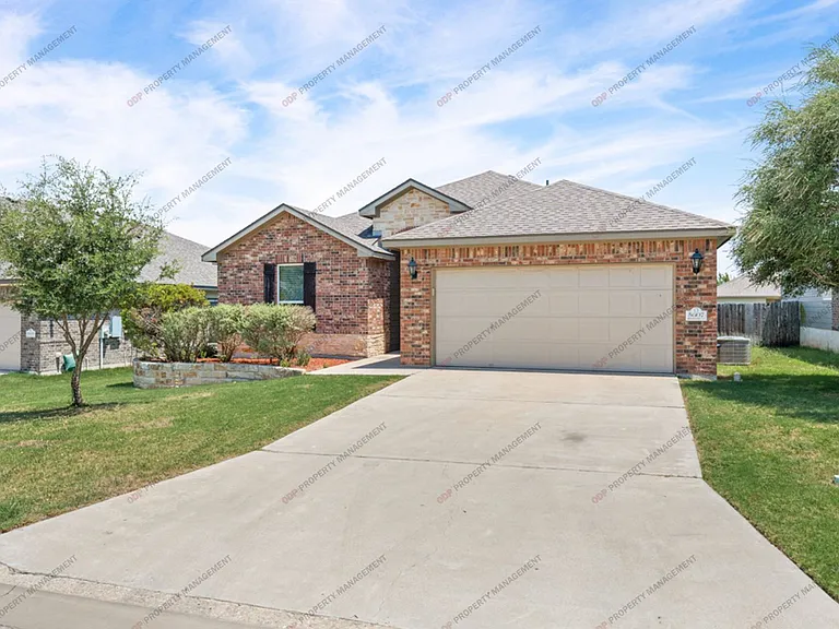 5607 Blackstone Dr — Photo 2