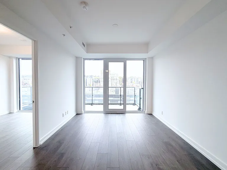 75 James St S #824 — Photo 9