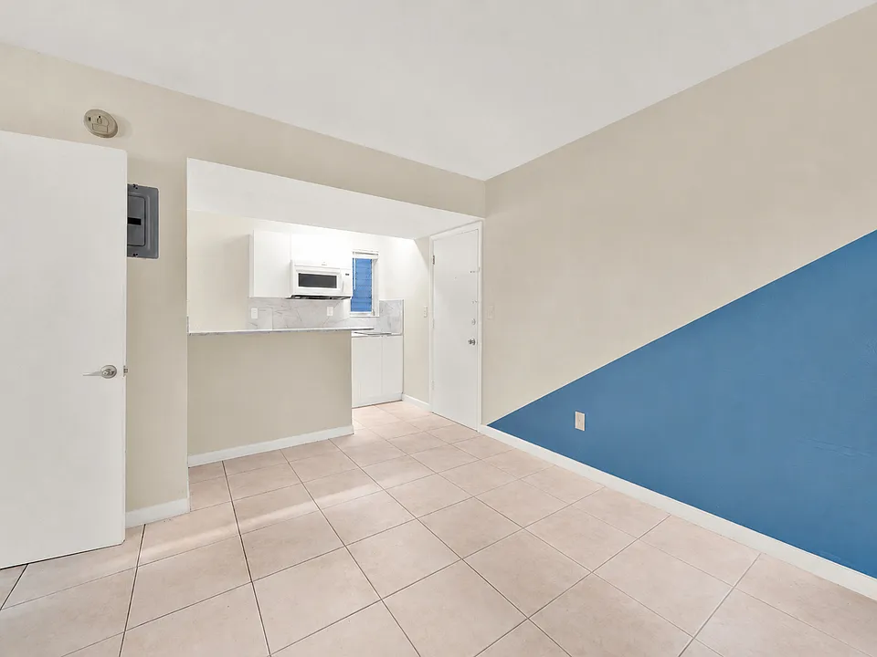 223 Antilla Ave #6