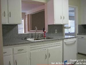 4th image of 606 Shadywood Ln