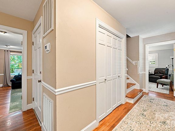 4th image of 405 Pine Rd