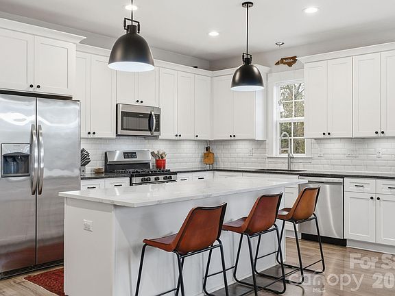 4th image of 321 Fielding Rd