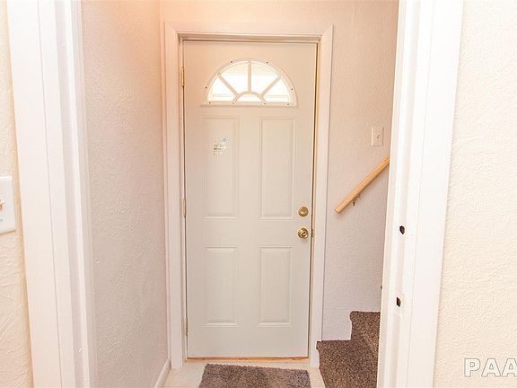 3rd image of 914 W Eleanor Pl