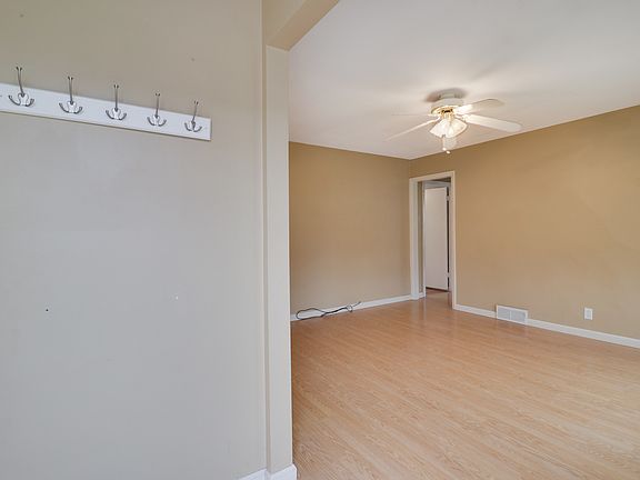3rd image of 2106 E Oakland Ave