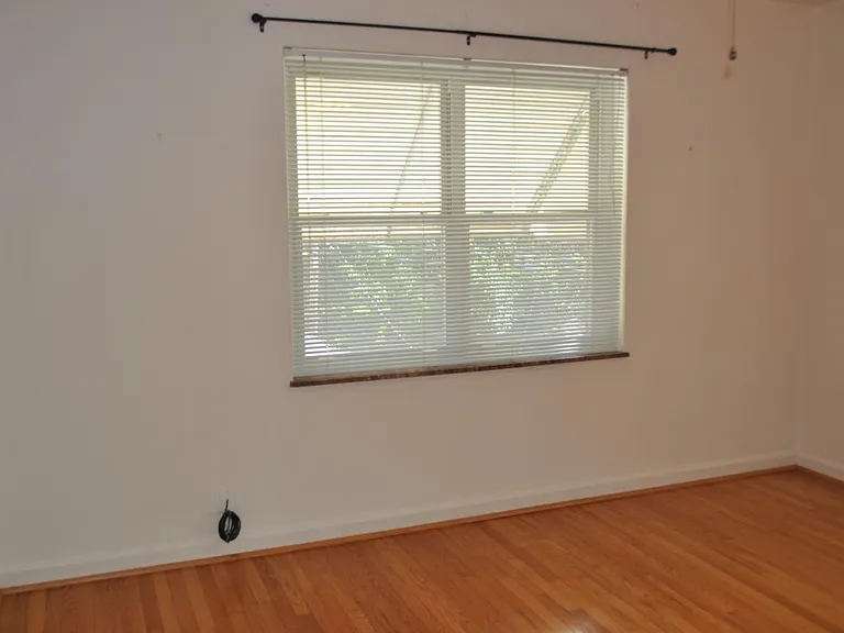 5908 Nagel Ave #2W — Photo 7
