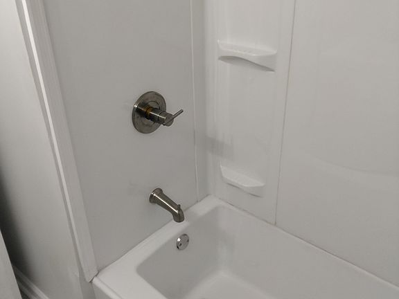 4th image of 3824 Melody Rd NE