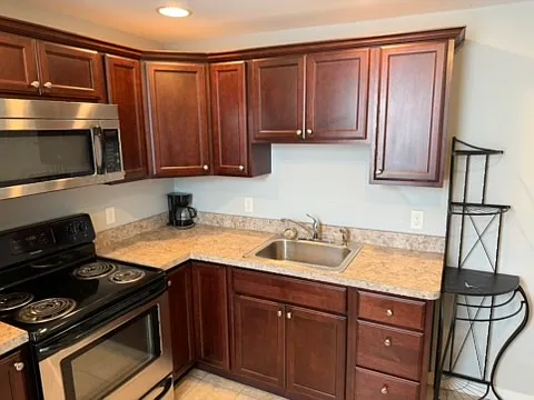 16 E Main St - 7 — Photo 4