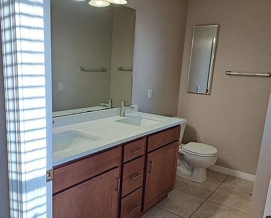 4th image of 724 SW 35th St #724