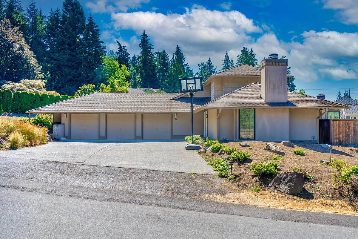 EXTERIOR - 8515 NE 26th St