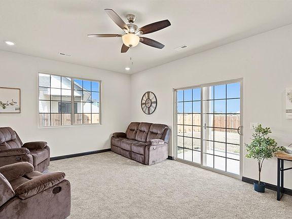 4th image of 3202 Park View Dr