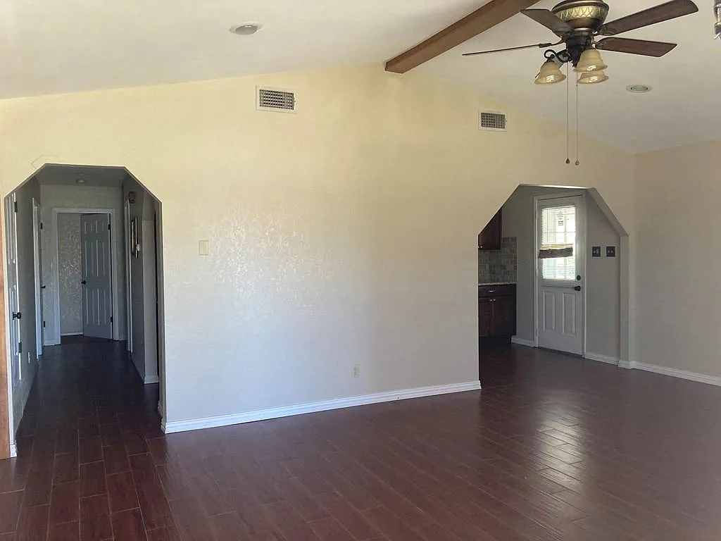 3 bed, 1240 sqft, $1,600 — Photo 4