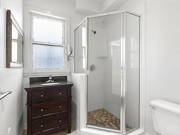 4th image of 1601 Sacramento St APT 20