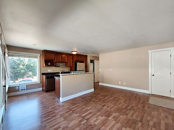 3rd image of 418 N L St APT 5