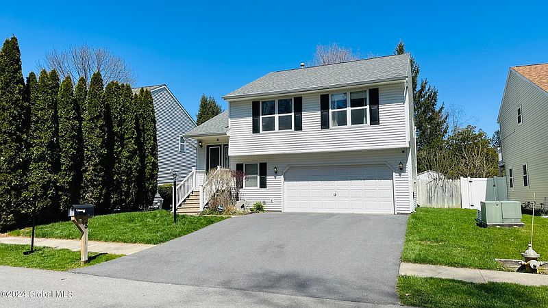 2nd image of 5 Weathercrest Drive