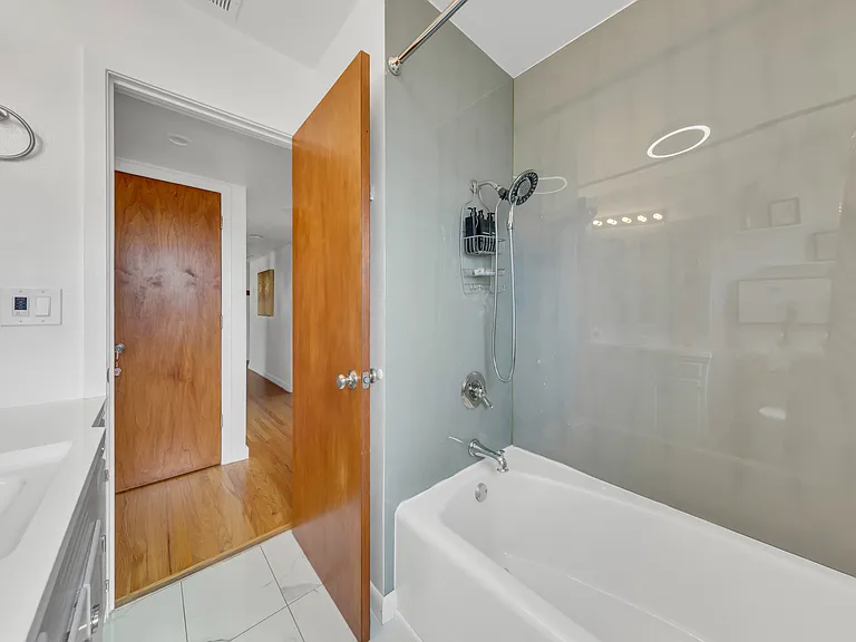 6806 S Land Park Dr — Photo 24