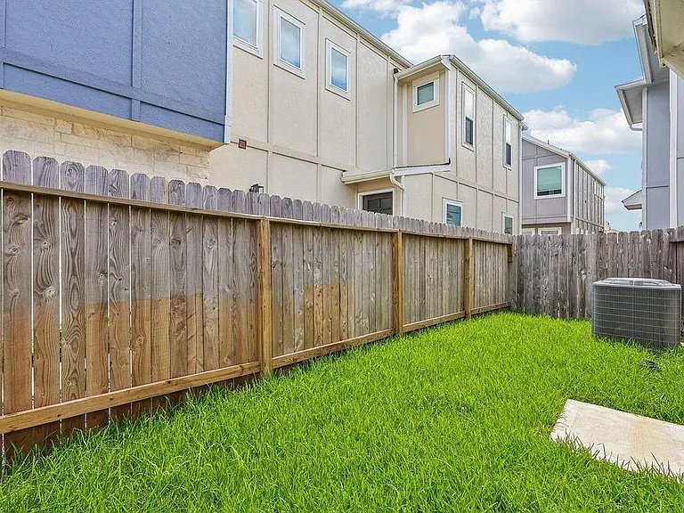9808 Falling Fern Ln — Photo 17