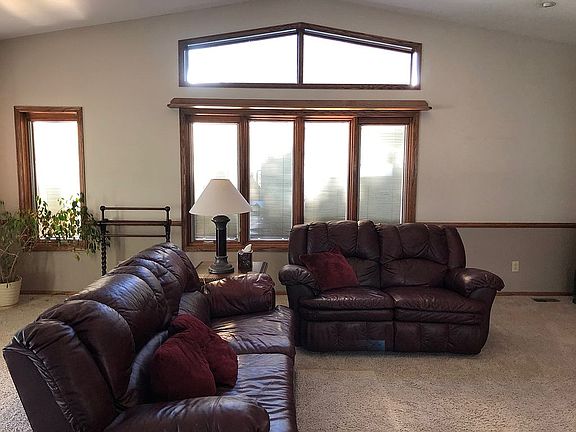 600 sqft fam rm, added 2000