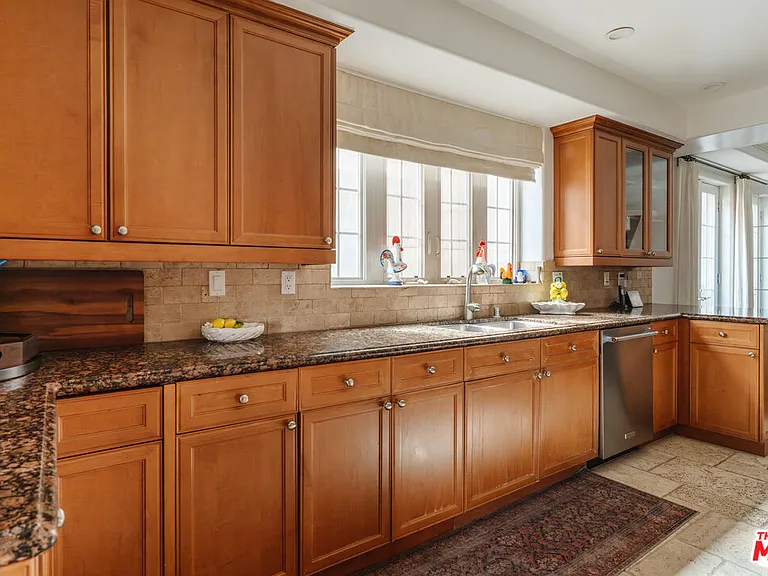 1835 Pandora Ave #302 — Photo 12