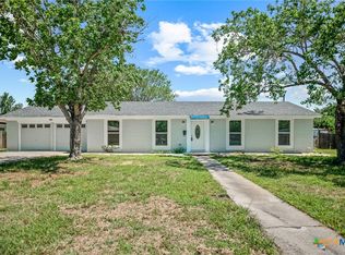 210 Travis St, Port Lavaca, TX 77979