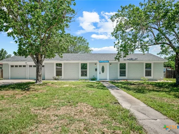 210 Travis St, Port Lavaca, TX 77979