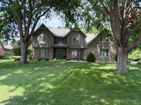 2045 Canterbury Ct, Troy, OH 45373