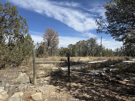 3rd image of 2 Jesse James Rd