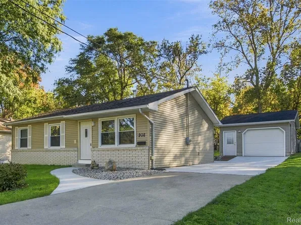 908 N East St, Fenton, MI 48430
