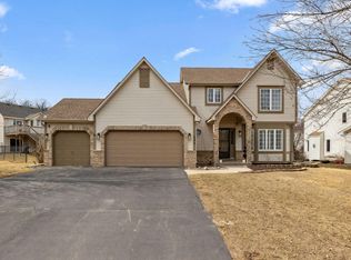 646 Landau Dr, Woodbury, MN 55125