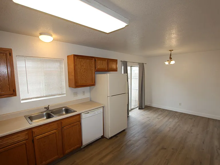 2115 N West St — Photo 14