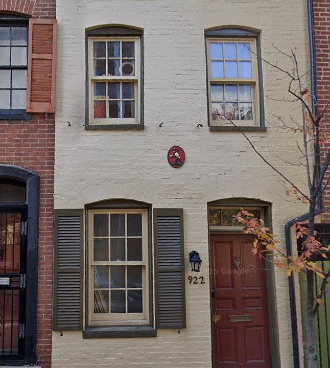 1st image of 922 Tyson St