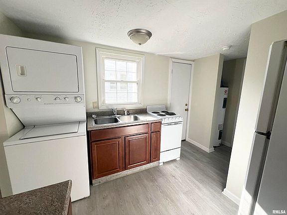2nd image of 806 W College St