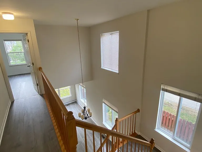 315 Richmond Dr — Photo 7