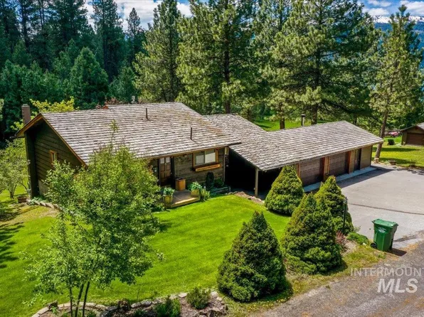 27 Ridge Dr, Cascade, ID 83611