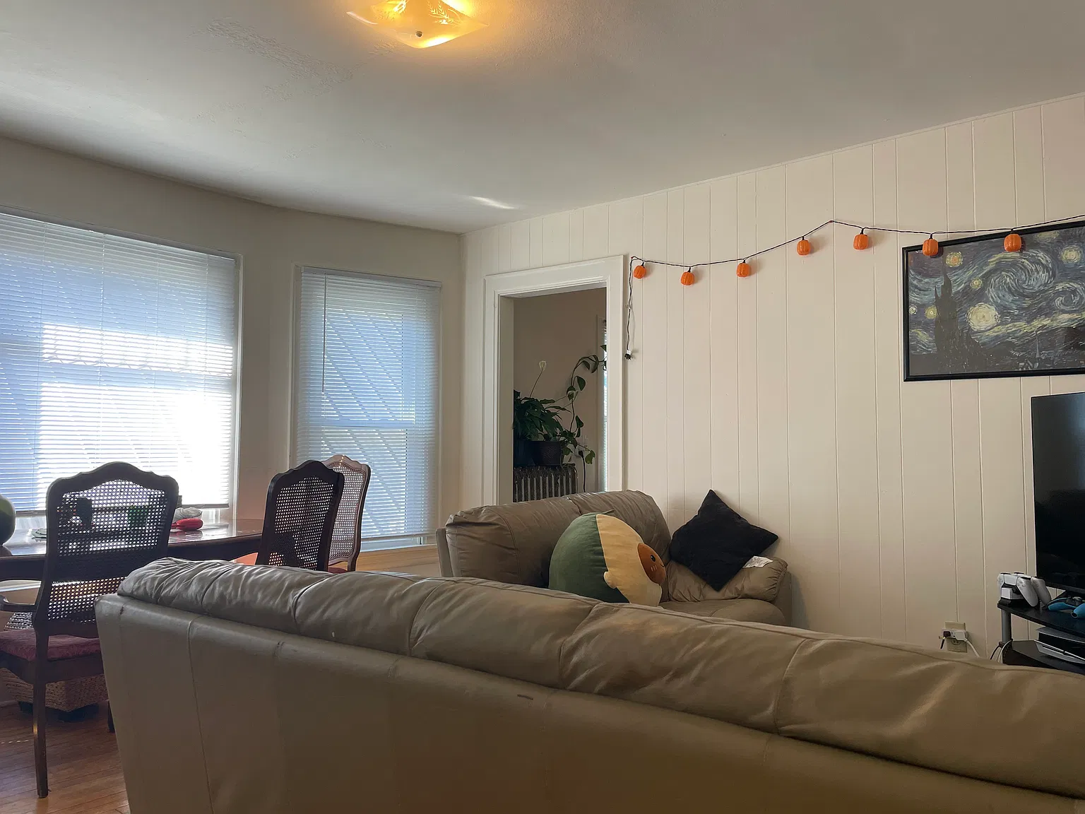 4 bed, 1340 sqft, $2,395 — Photo 2