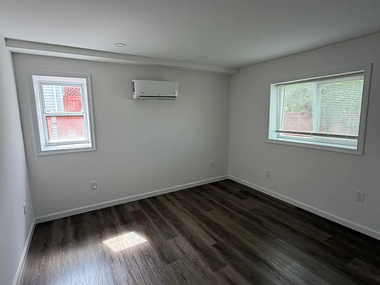 742 Walnut St — Photo 3