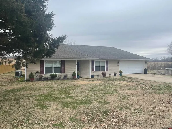 519 S School St, Gassville, AR 72635