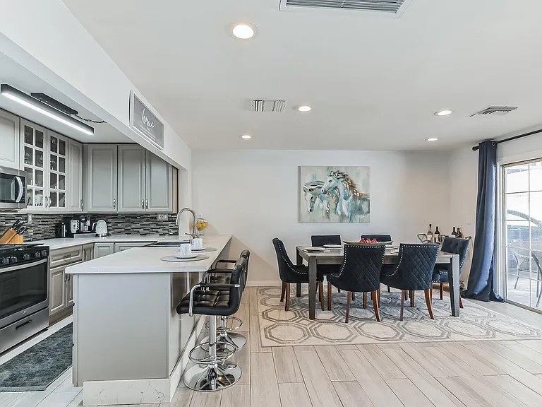 10304 Marcus Ave — Photo 4