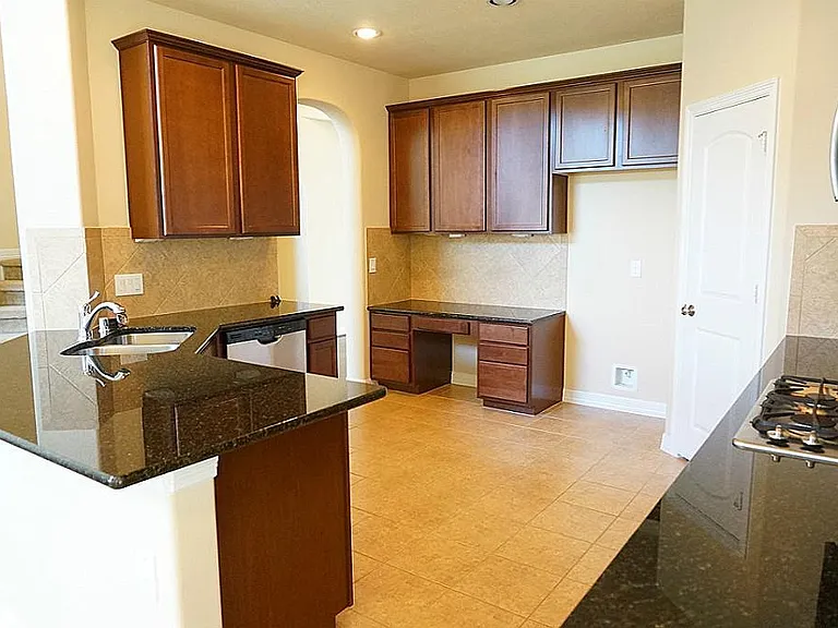3319 Hawkins Glen Ln — Photo 10