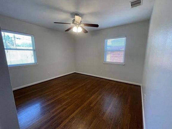 3rd image of 6536 Sharpview Dr