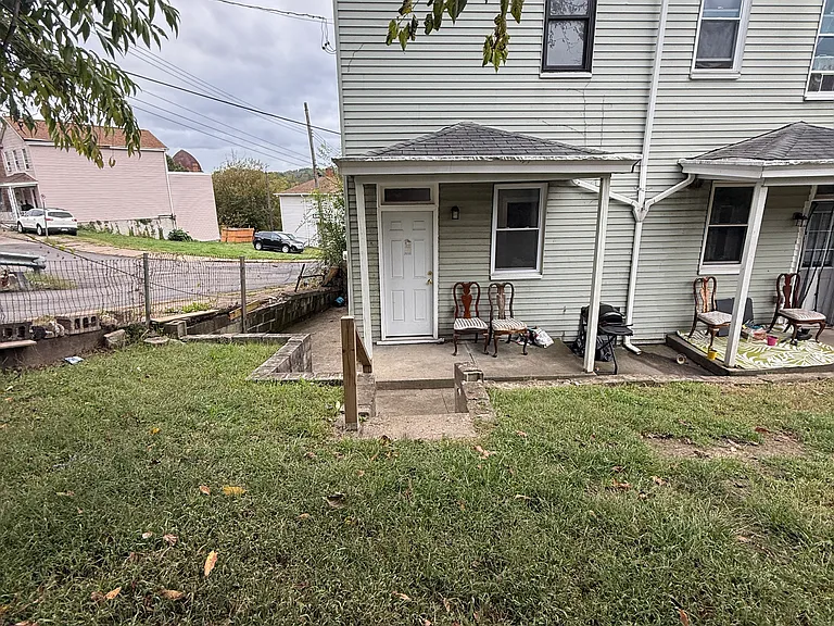 900 1/2 S 2nd St — Photo 11
