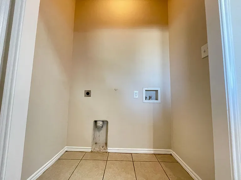5900 Lovingham Ct — Photo 28