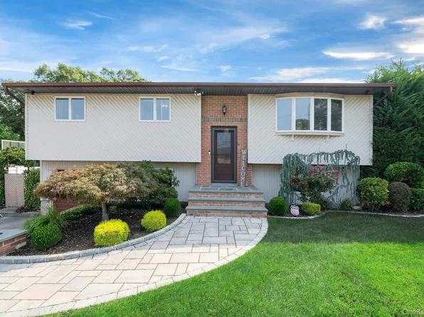 9 Urban Drive, Selden, NY 11784
