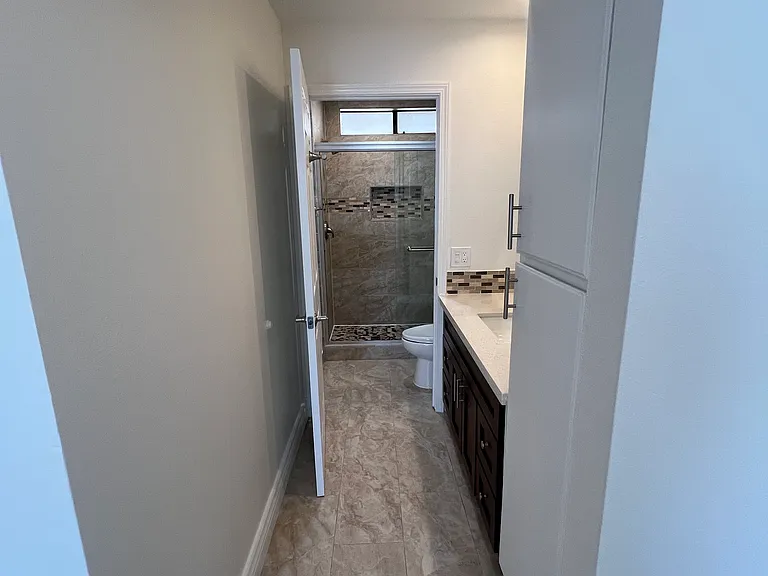4307 Whitsett Ave #204 — Photo 25